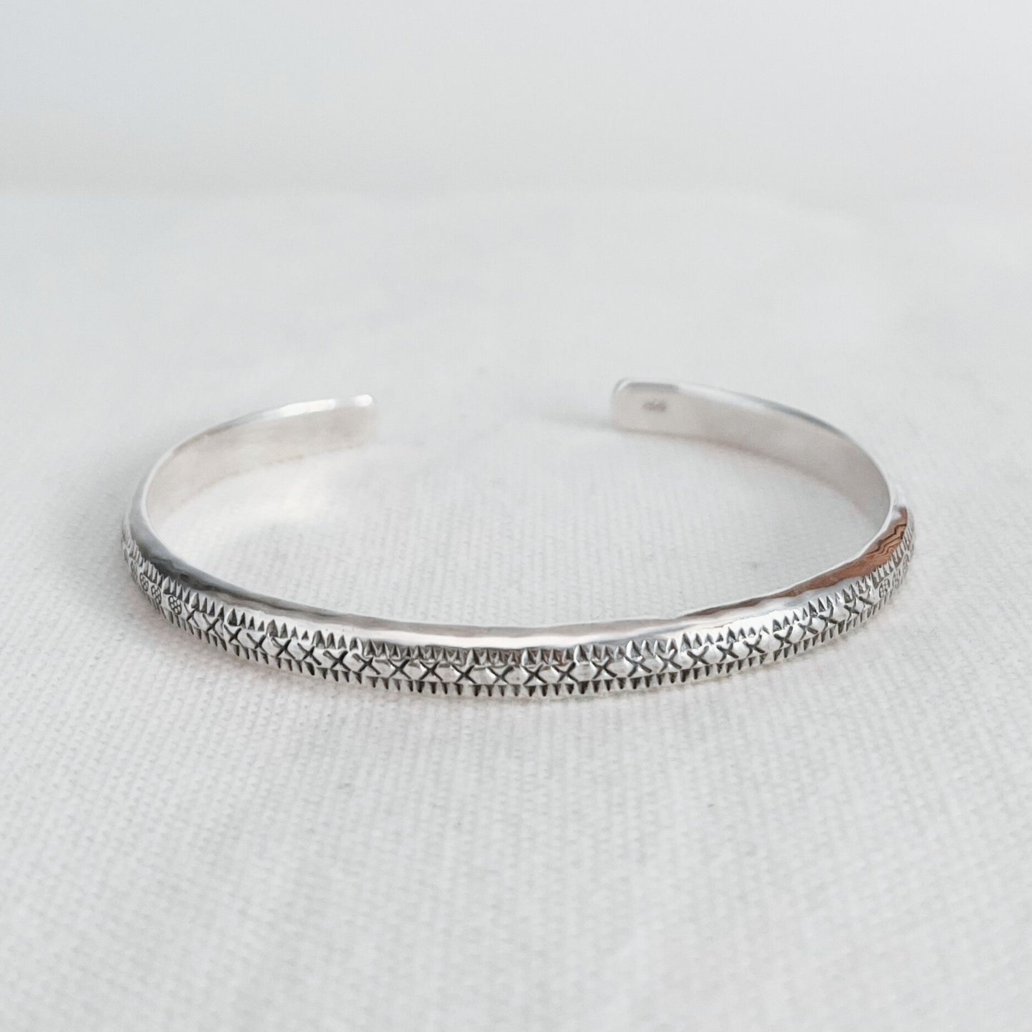 Handmade boho chic Batsu bangle made of sterling silver