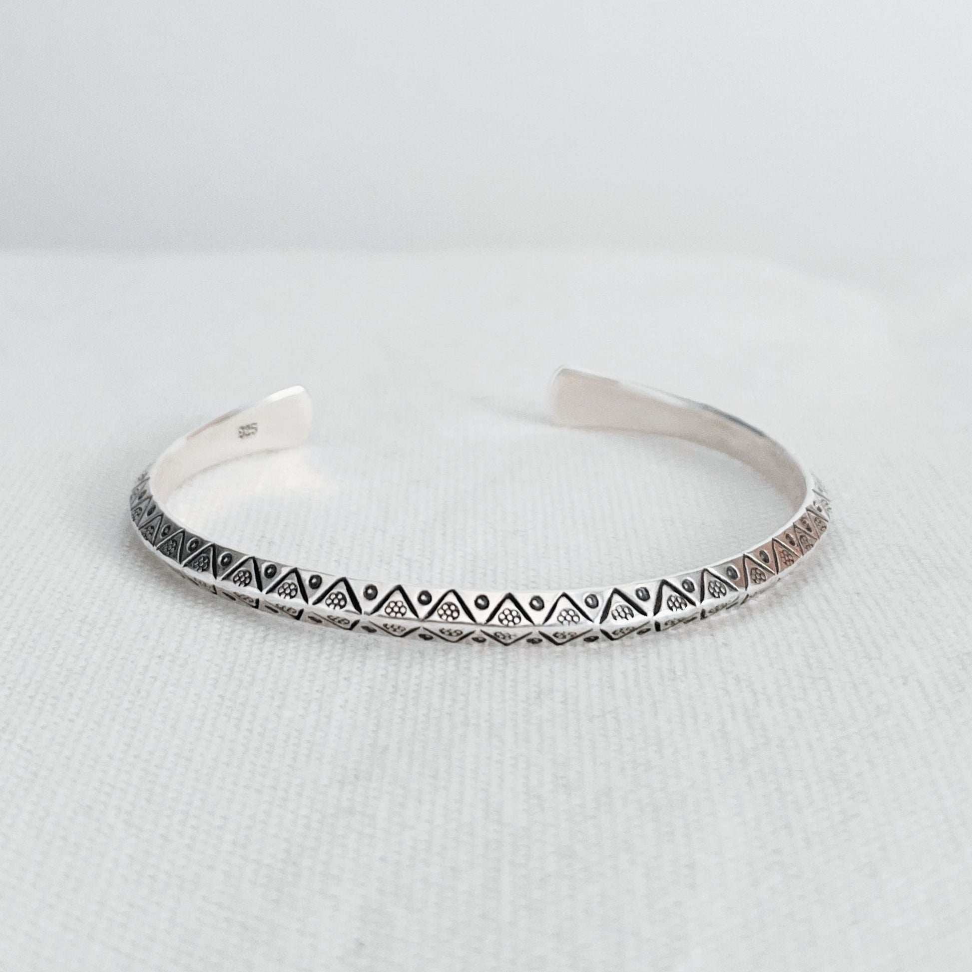 Handmade boho chic Hitee bangle made of sterling silver