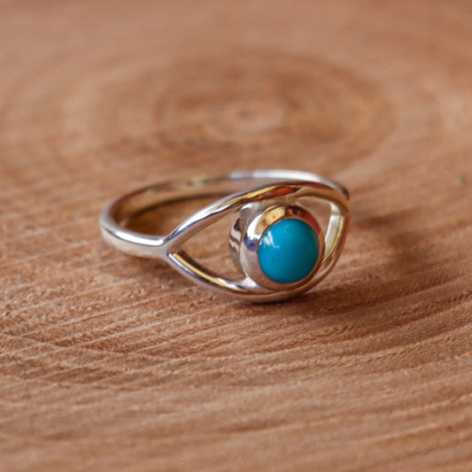 Eye-catching Turquoise gemstone boho chic ring made of high quality sterling silver